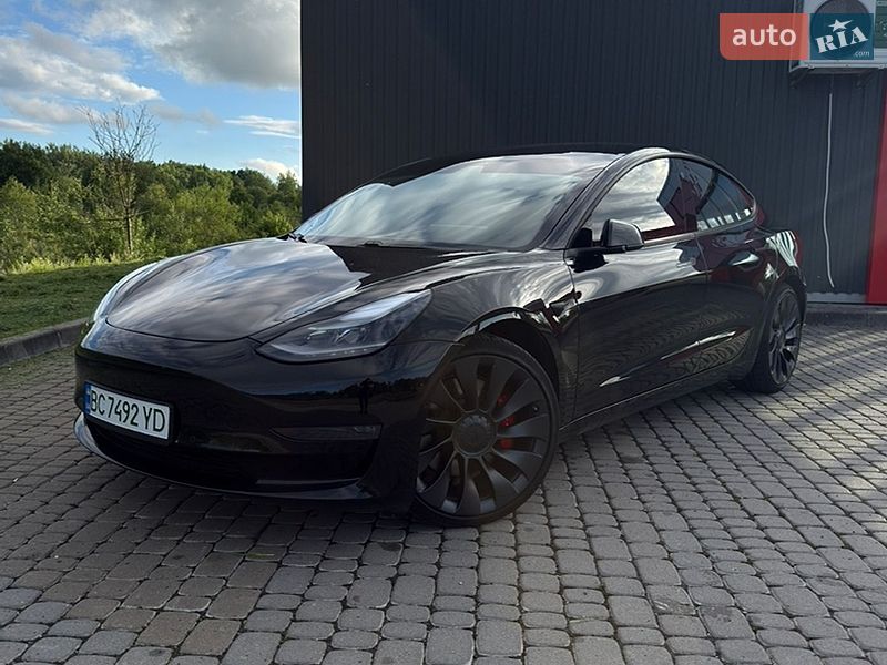Седан Tesla Model 3 2021 в Івано-Франківську