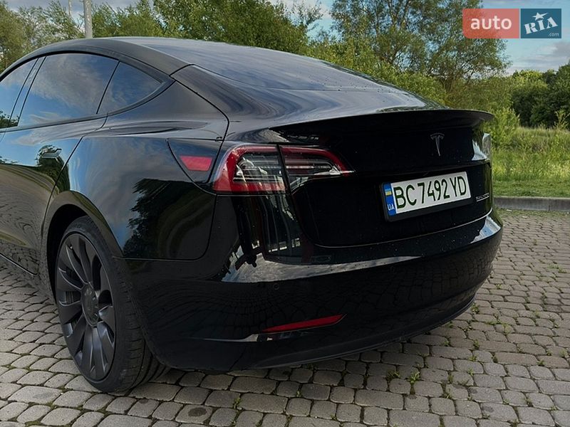 Седан Tesla Model 3 2021 в Івано-Франківську