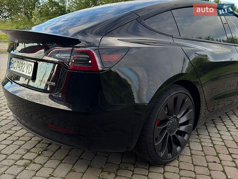 Седан Tesla Model 3 2021 в Івано-Франківську