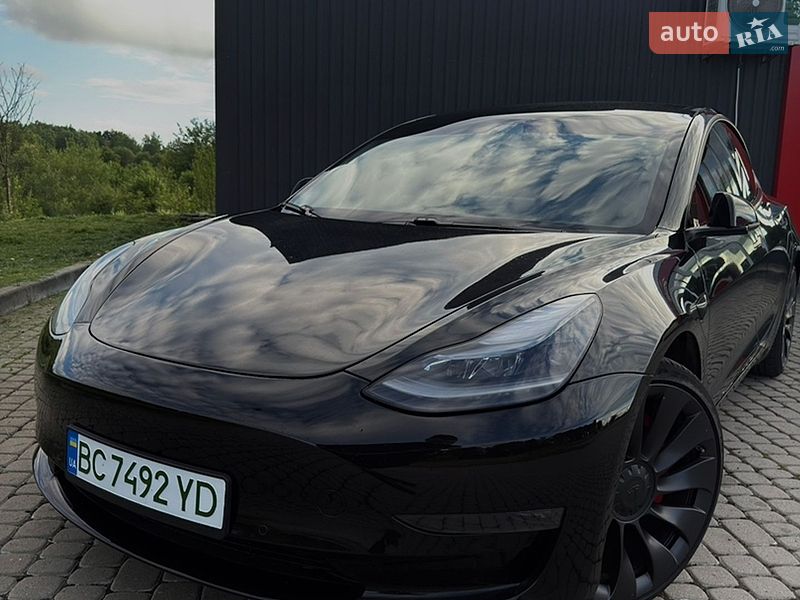 Седан Tesla Model 3 2021 в Івано-Франківську