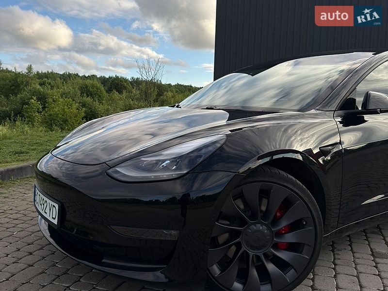 Седан Tesla Model 3 2021 в Івано-Франківську