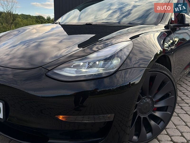 Седан Tesla Model 3 2021 в Івано-Франківську