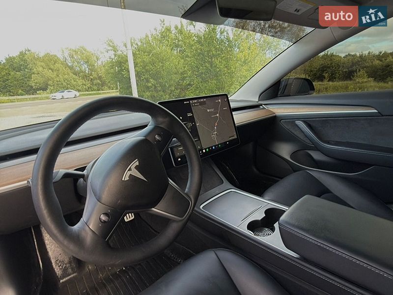 Седан Tesla Model 3 2021 в Івано-Франківську