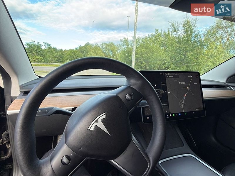 Седан Tesla Model 3 2021 в Івано-Франківську
