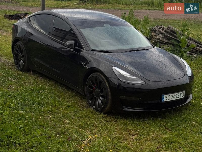 Седан Tesla Model 3 2021 в Івано-Франківську