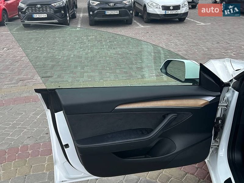 Седан Tesla Model 3 2022 в Чугуеве