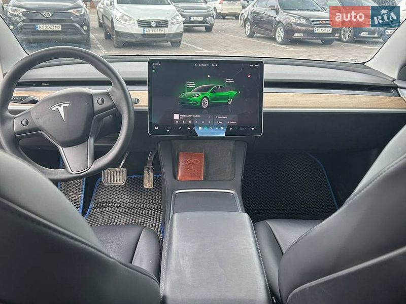 Седан Tesla Model 3 2022 в Чугуеве