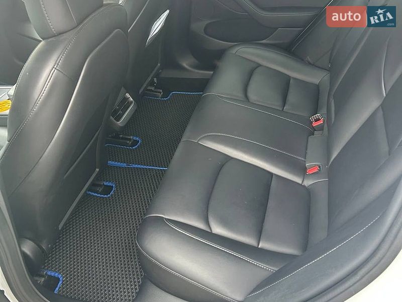 Седан Tesla Model 3 2022 в Чугуеве