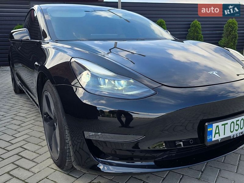 Седан Tesla Model 3 2020 в Івано-Франківську