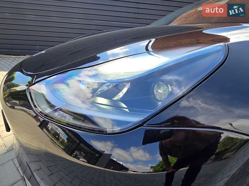 Седан Tesla Model 3 2020 в Івано-Франківську