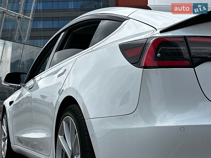 Седан Tesla Model 3 2018 в Днепре