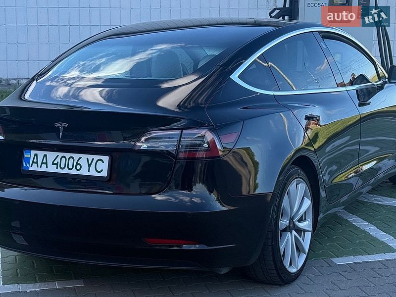 Седан Tesla Model 3 2019 в Киеве