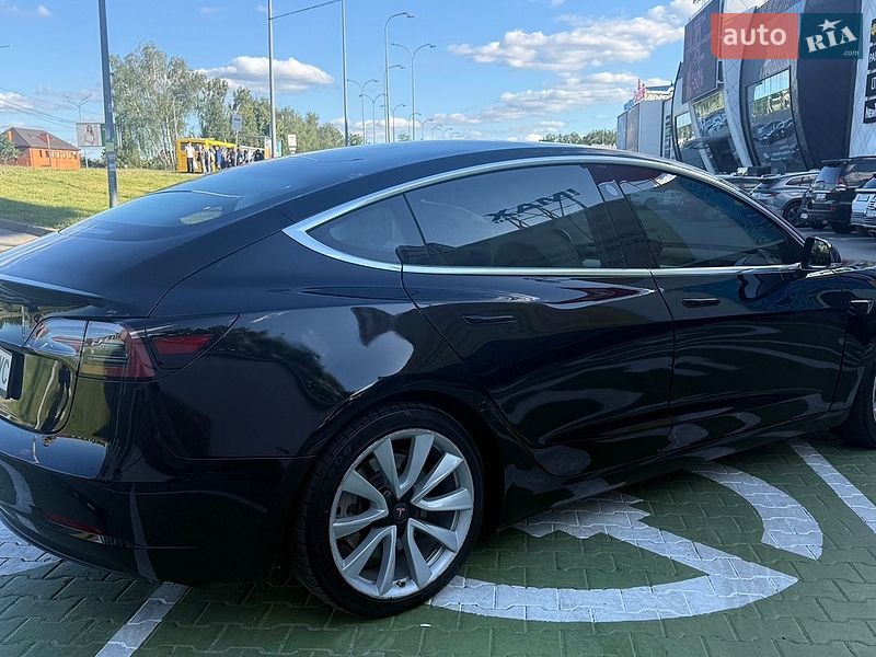 Седан Tesla Model 3 2019 в Киеве