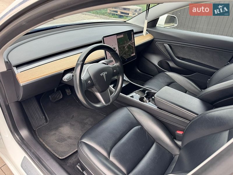 Седан Tesla Model 3 2019 в Тернополе