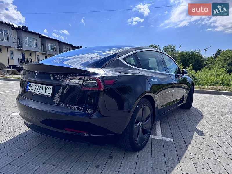 Седан Tesla Model 3 2018 в Львові