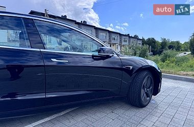 Седан Tesla Model 3 2018 в Львові