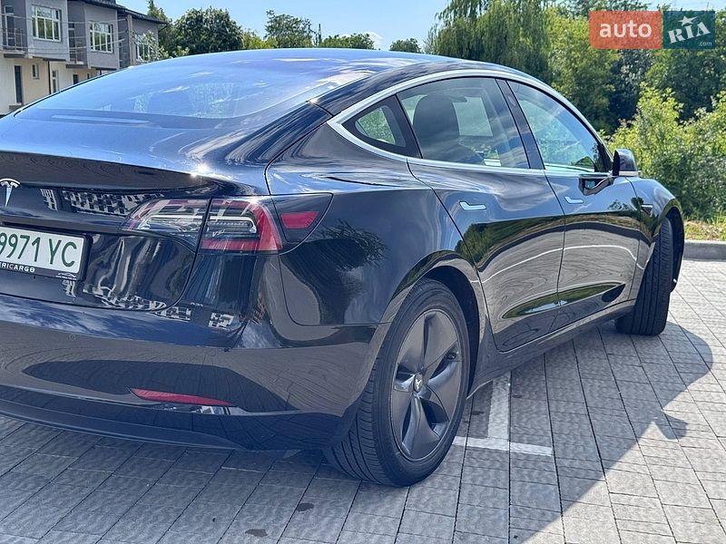 Седан Tesla Model 3 2018 в Львові
