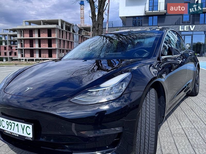 Седан Tesla Model 3 2018 в Львові
