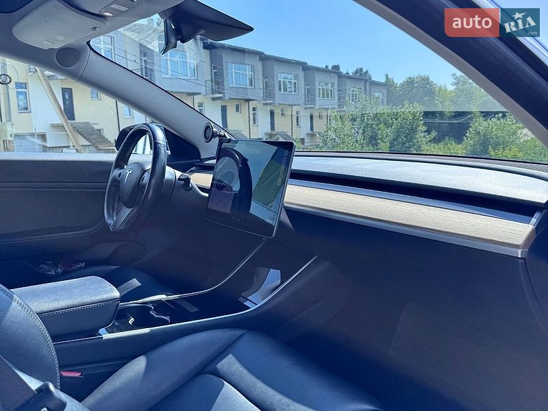 Седан Tesla Model 3 2018 в Львові