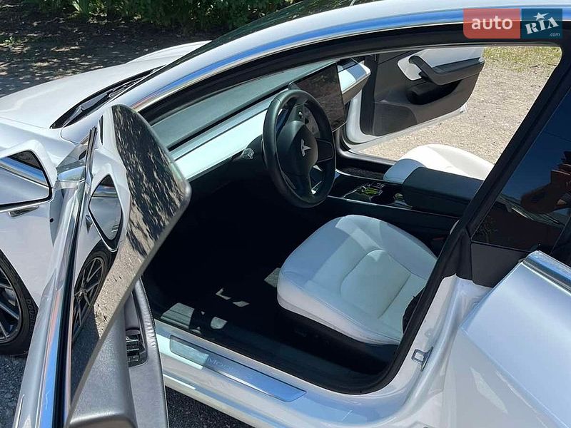 Седан Tesla Model 3 2020 в Днепре