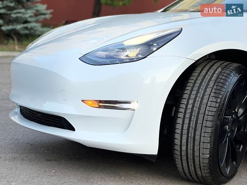 Седан Tesla Model 3 2023 в Харькове
