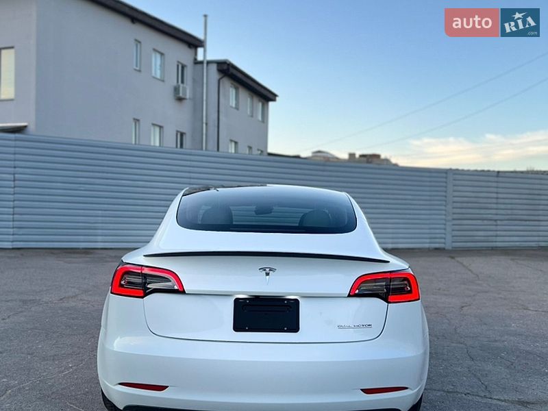Седан Tesla Model 3 2023 в Харькове