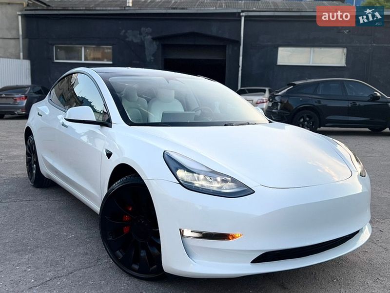 Седан Tesla Model 3 2023 в Харькове