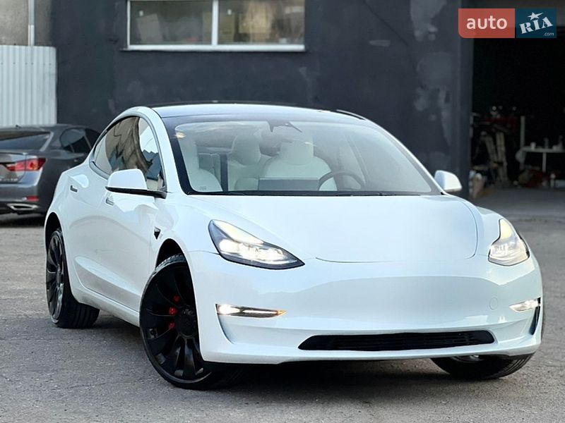 Седан Tesla Model 3 2023 в Харькове
