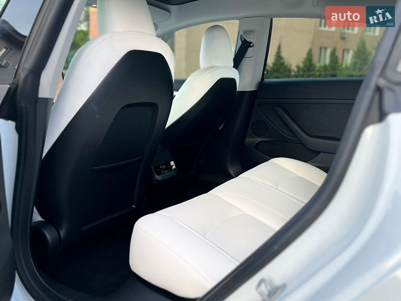 Седан Tesla Model 3 2023 в Харькове