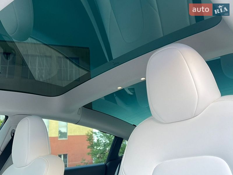 Седан Tesla Model 3 2023 в Харькове