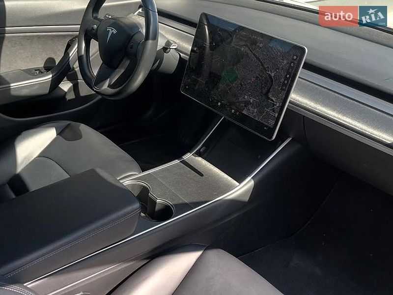 Седан Tesla Model 3 2018 в Киеве