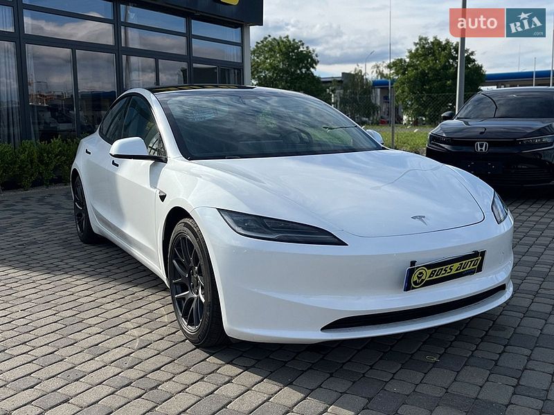 Tesla Model 3 2024