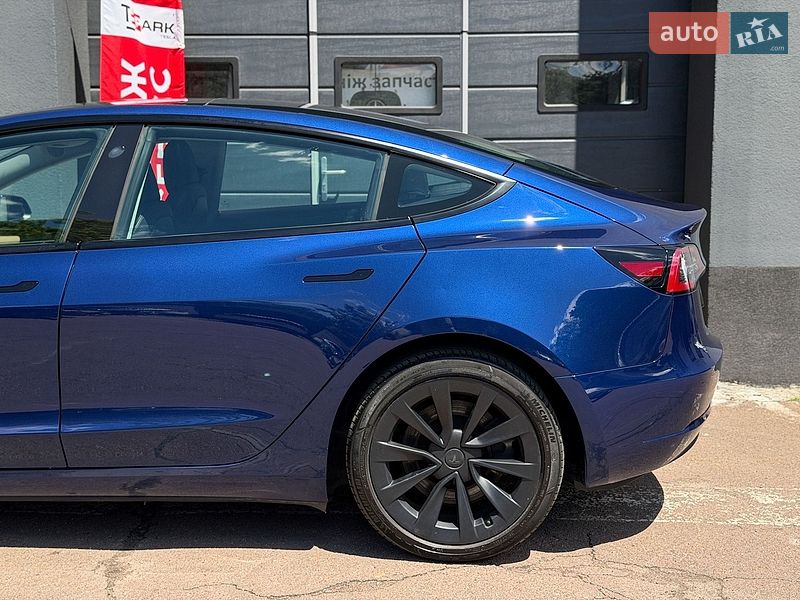 Седан Tesla Model 3 2022 в Киеве