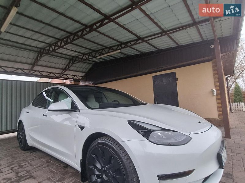 Седан Tesla Model 3 2021 в Кривом Роге