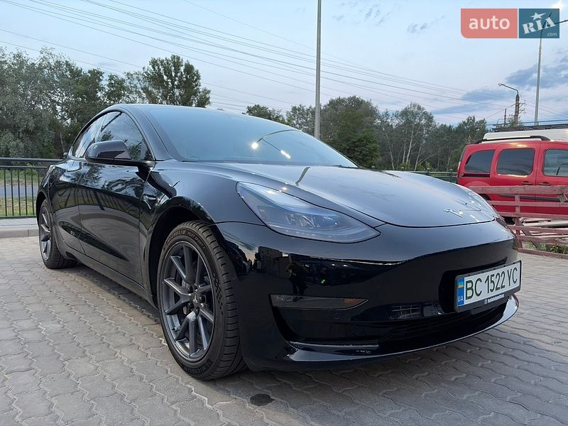 Седан Tesla Model 3 2022 в Полтаві