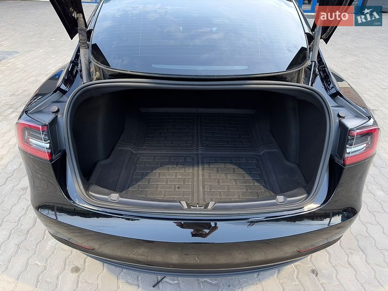 Седан Tesla Model 3 2022 в Полтаві