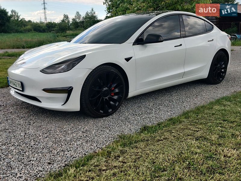 Седан Tesla Model 3 2021 в Житомире
