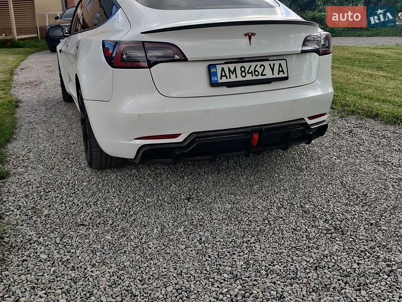 Седан Tesla Model 3 2021 в Житомире
