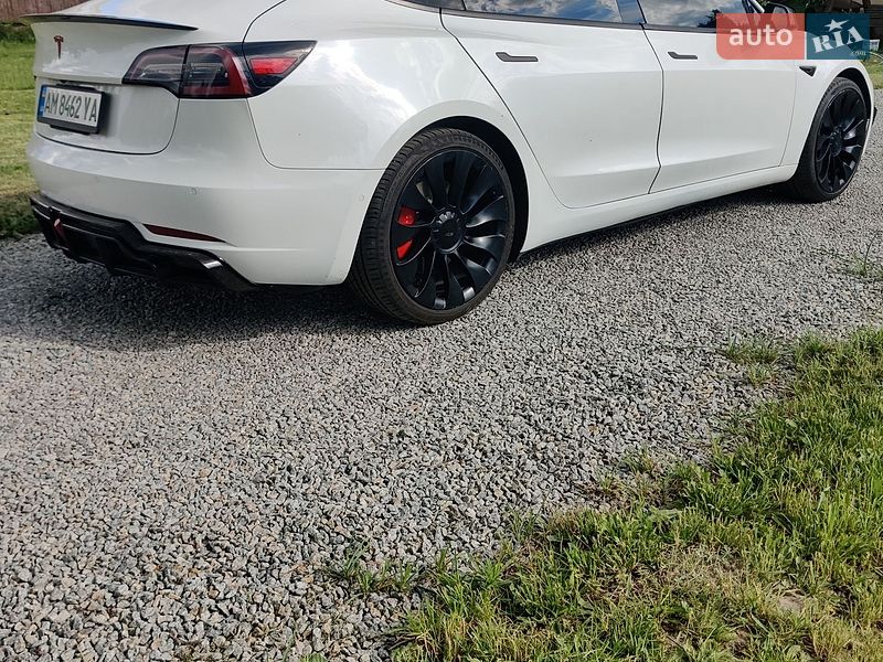 Седан Tesla Model 3 2021 в Житомире