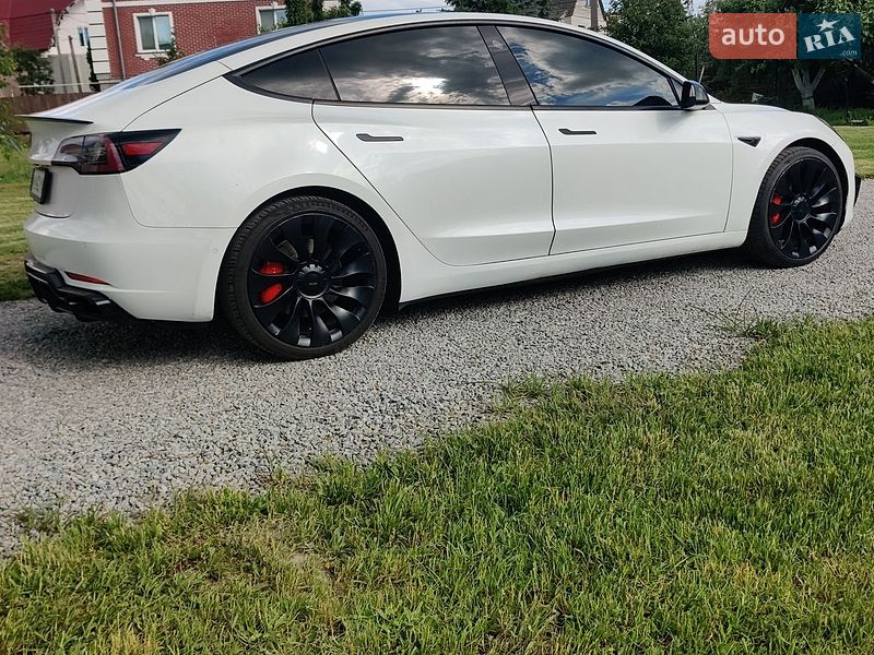 Седан Tesla Model 3 2021 в Житомире