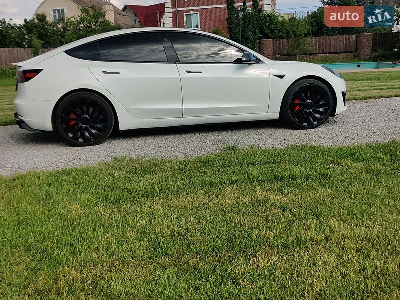 Седан Tesla Model 3 2021 в Житомире