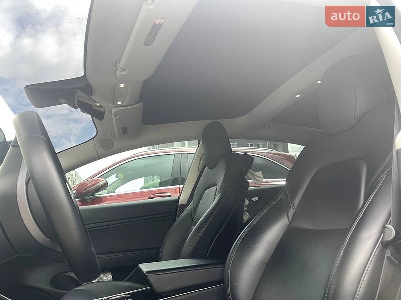 Седан Tesla Model 3 2019 в Львове