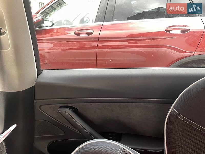 Седан Tesla Model 3 2019 в Львове