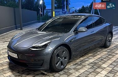 Седан Tesla Model 3 2023 в Львове