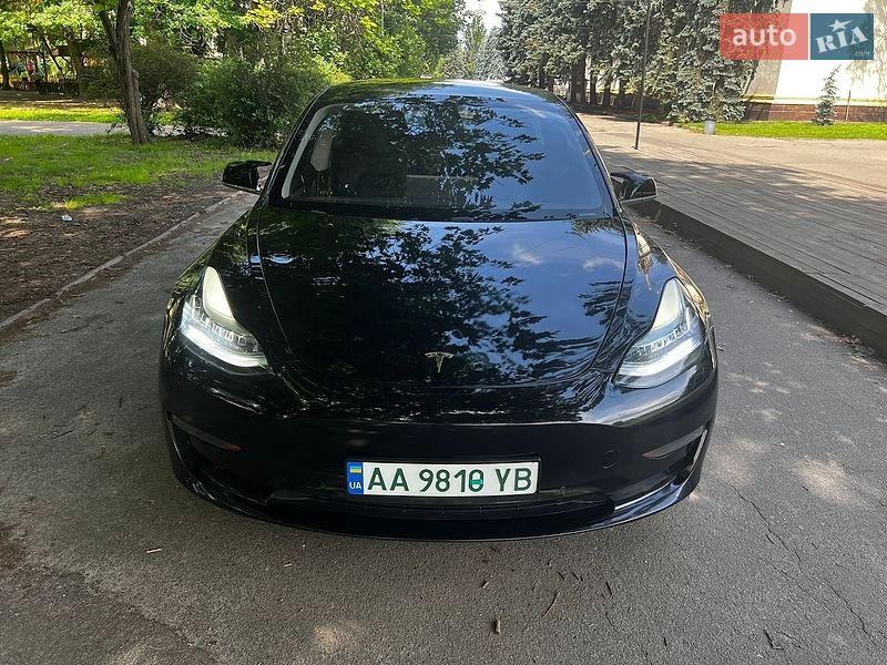 Седан Tesla Model 3 2020 в Киеве