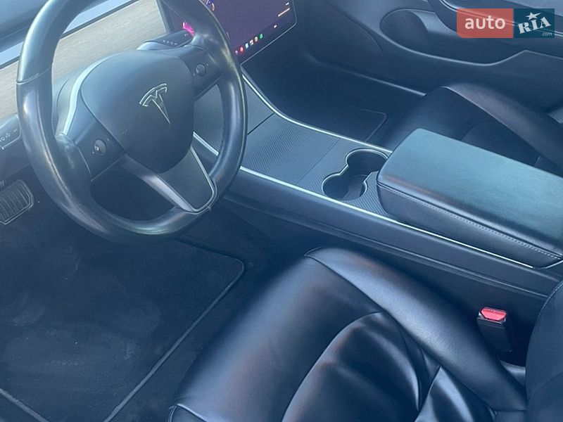 Седан Tesla Model 3 2018 в Киеве