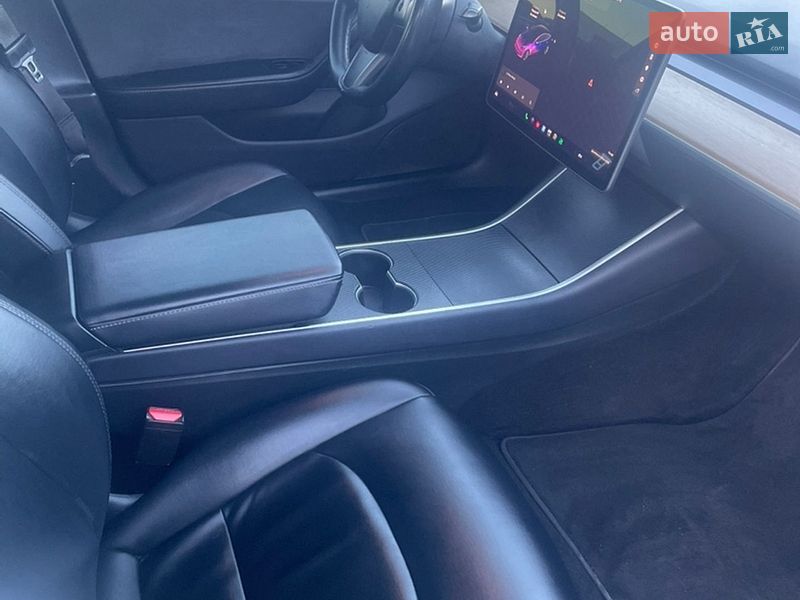 Седан Tesla Model 3 2018 в Киеве