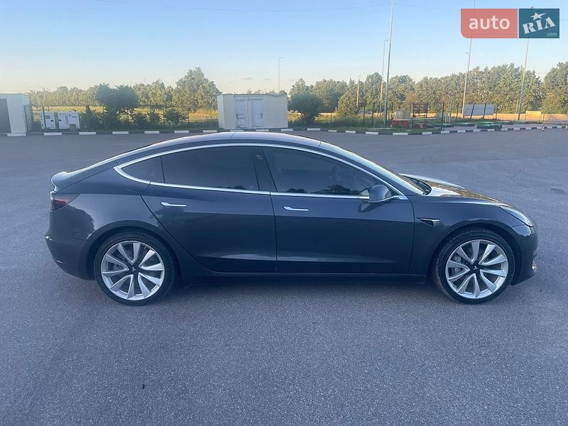 Седан Tesla Model 3 2018 в Киеве