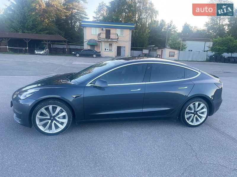 Седан Tesla Model 3 2018 в Киеве