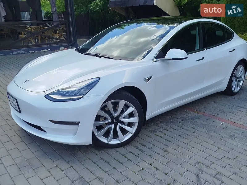 Tesla Model 3 2020